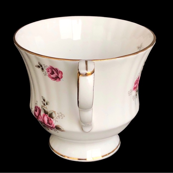 Vintage Royal Windsor Fine Bone China Tea Cup & Saucer Set Cottage Roses Pattern - Picture 4 of 8